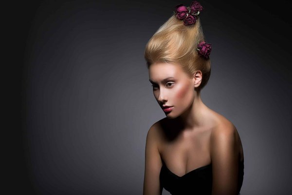 Quels sont les meilleurs styles de coiffure pour minimiser les effets de la chute de cheveux?