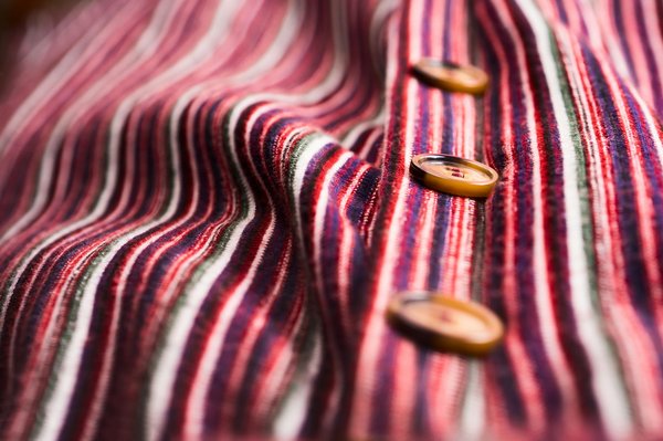 Homewear : l'élégance en robe de chambre boutonnée
